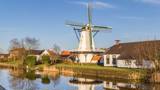 Iconische molen bij Ten Boer. Makelaar regio Groningen, verkoop woning Noord Oost Groningen.