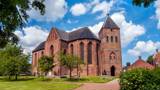Kerkje Zeerijp regio Loppersum. Makelaar regio Loppersum, verkoop woning Noord Oost Groningen.