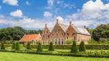 Menkemaborg, Het mooiste kasteel van Noord-Nederland. Historisch Uithuizen, Makelaar regio Uithuizen, verkoop woning Noord Oost Groningen.